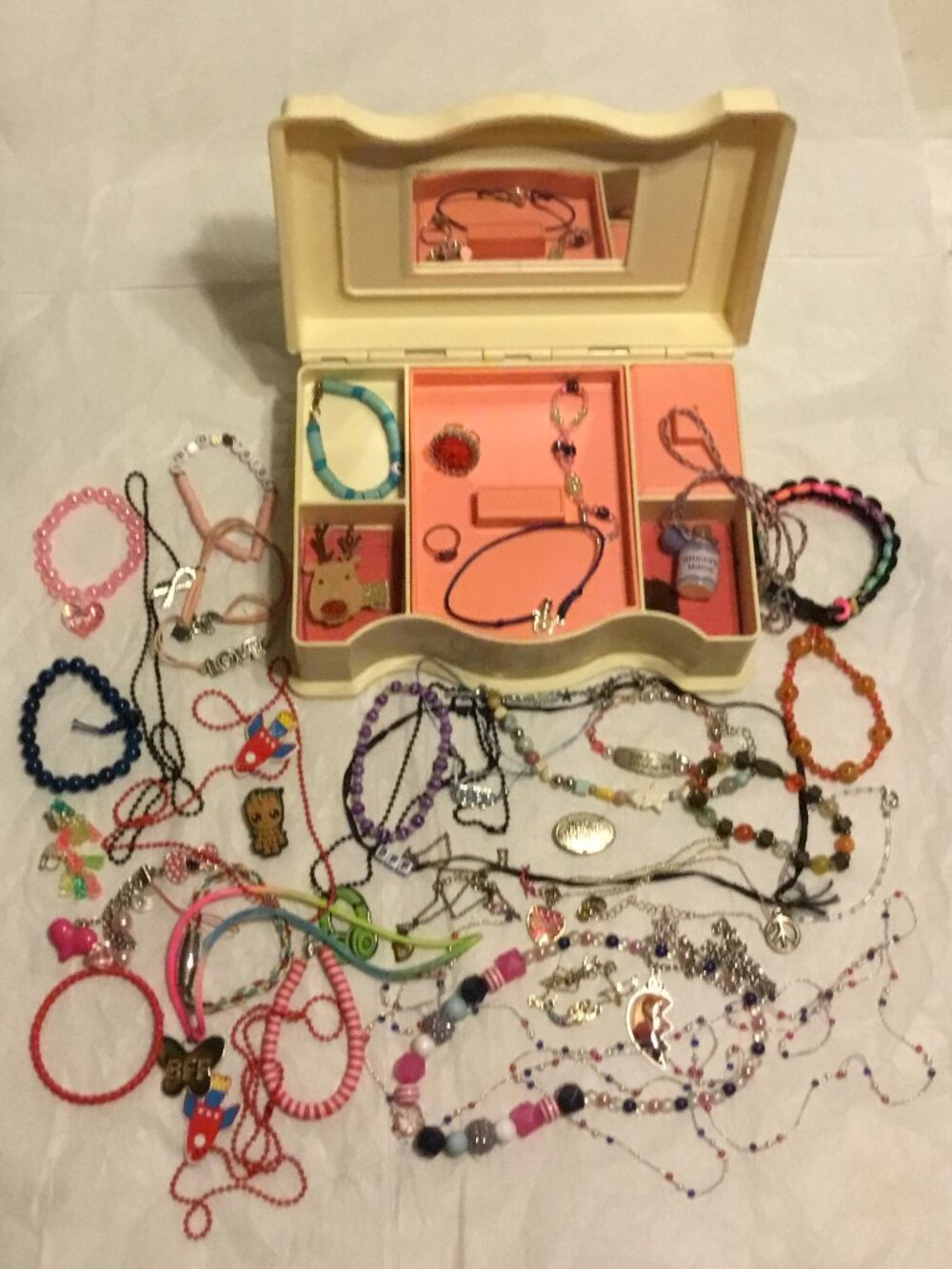 Vintage 1989 Playskool little girl's plastic jewelry box full of lots of jewelry